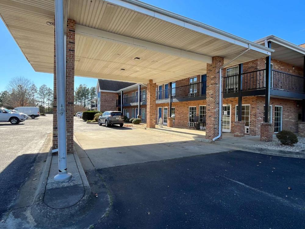 Motel 6 Bracey, VA I 85